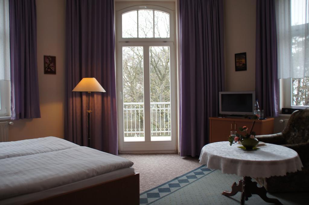 Hotel-Pension Seeblick Kuhlungsborn Ruang foto