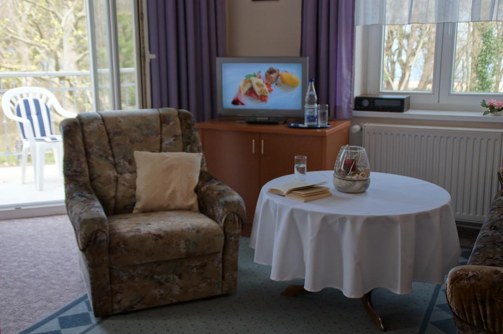 Hotel-Pension Seeblick Kuhlungsborn Ruang foto